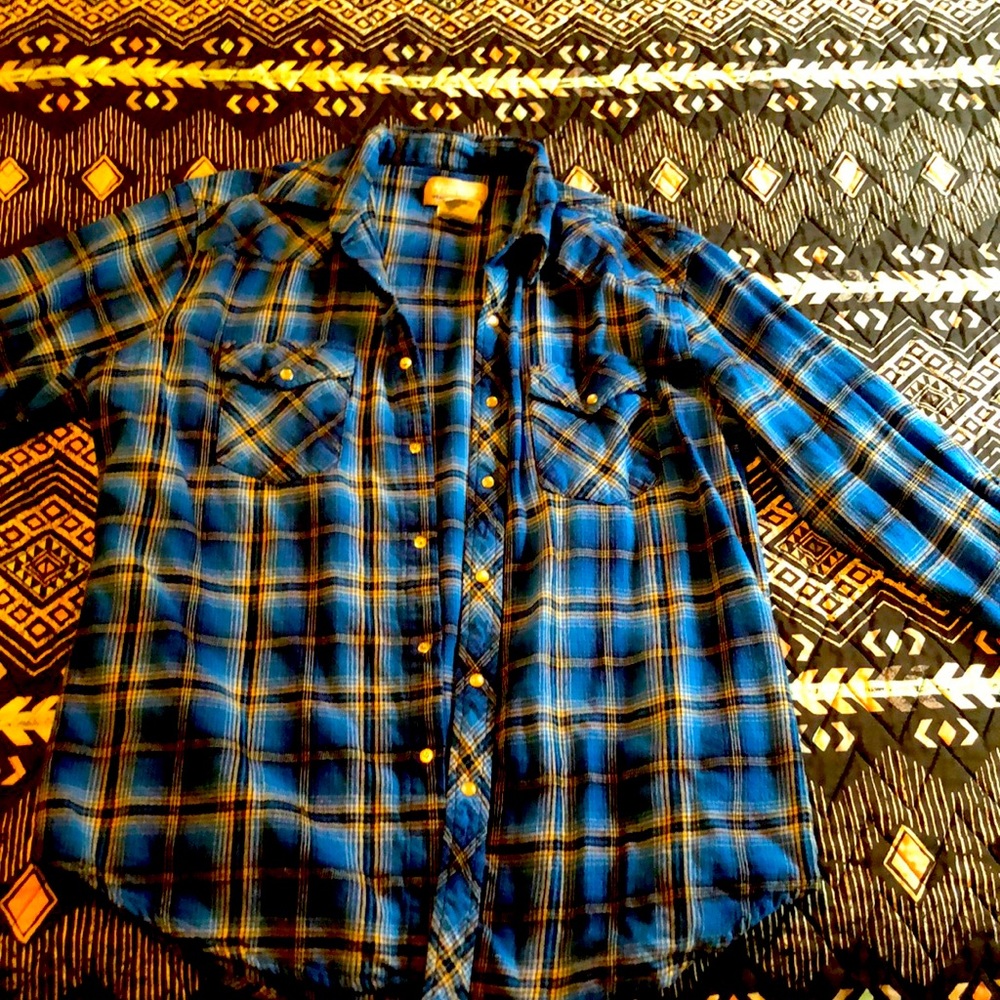 Used beautiful blue Wrangler flannel